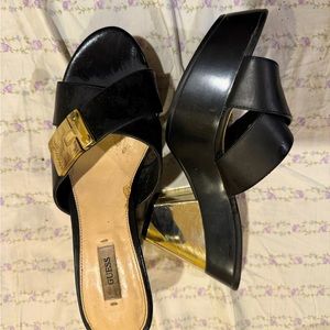 Guess thick wedges